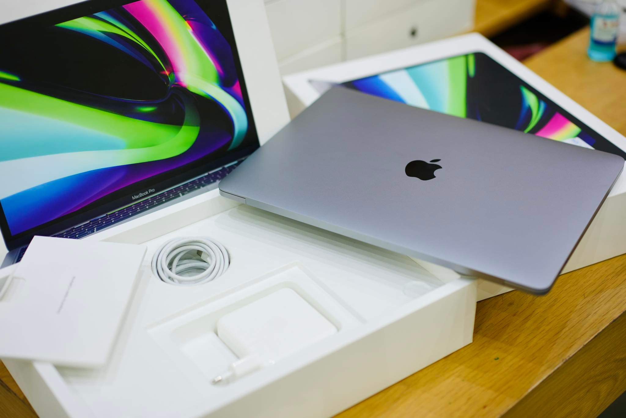 APPLE MacBook Pro MYD82J/A M1搭載